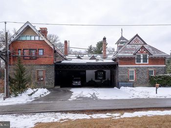 Undisclosed Address #PADE2108250