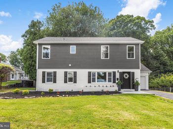 2016 Woodside Lane