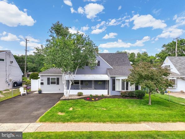 360 Holly Drive, Levittown PA 19055