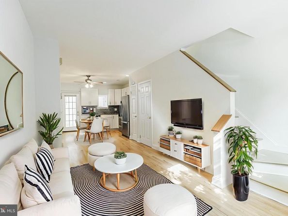 904 S 6TH Street, Philadelphia PA 19147