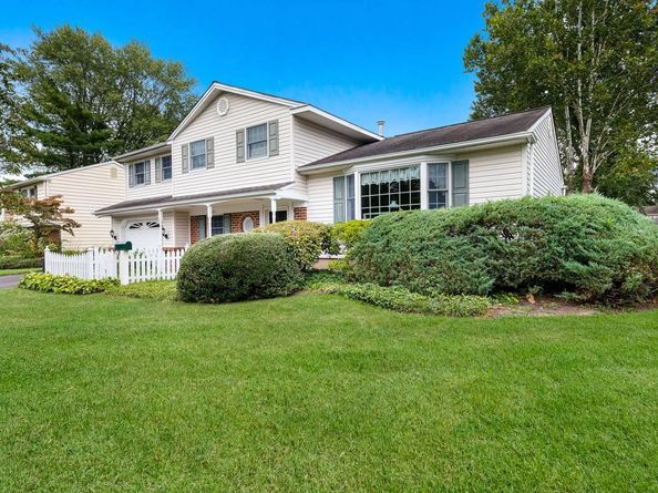 1067 Log College Drive, Warminster PA 18974