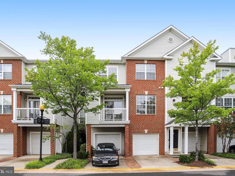 2433 Coopers Branch Court, Herndon VA 20171