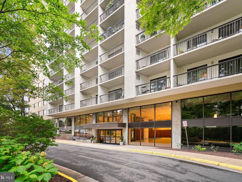 3800 Powell Lane 1117, Falls Church VA 22041