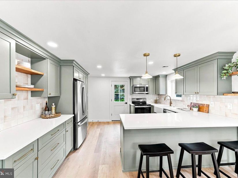 125 S Sproul Road, Broomall PA 19008