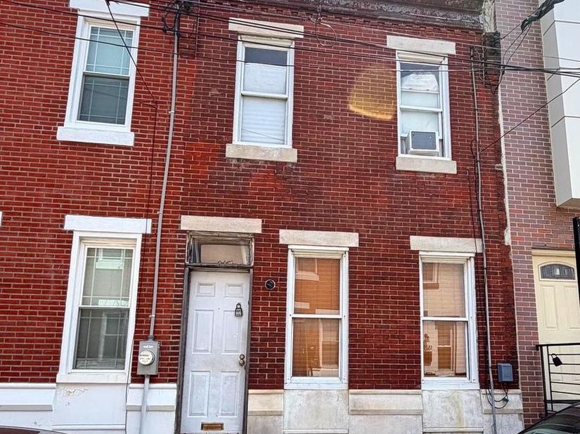 1325 S Hollywood Street, Philadelphia PA 19146