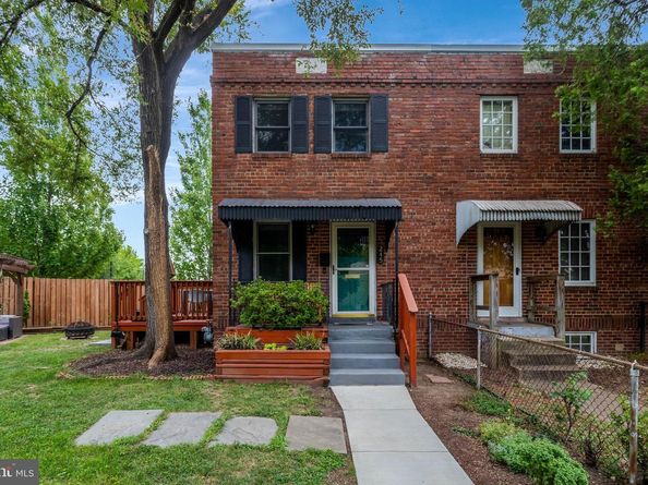245 Buchanan Street, Alexandria VA 22314