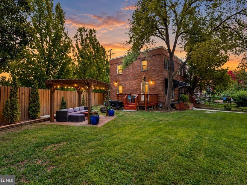 245 Buchanan Street, Alexandria VA 22314