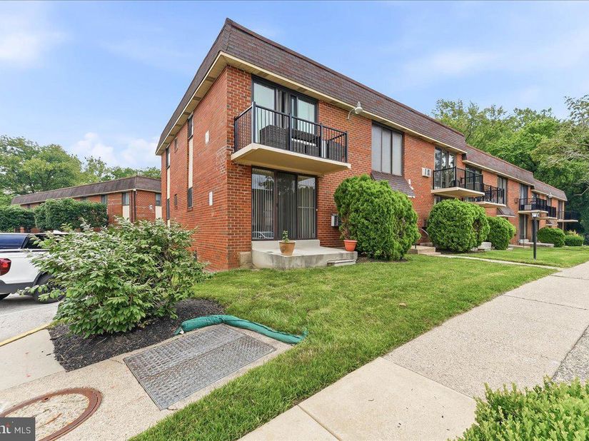 100 E Glenolden Ave Avenue D9, Glenolden PA 19036