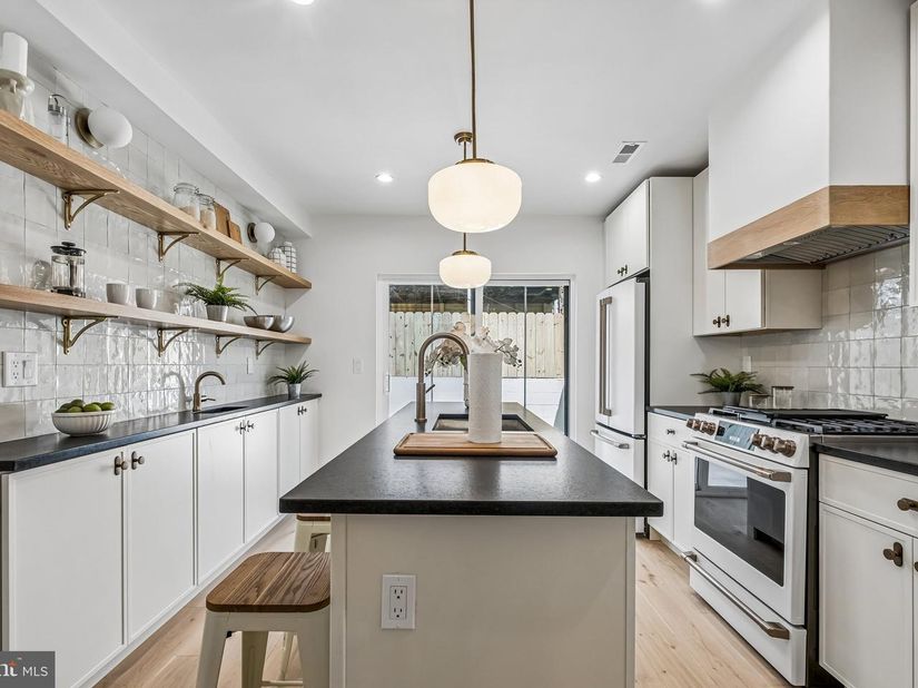 1011 Mountain Street, Philadelphia PA 19148