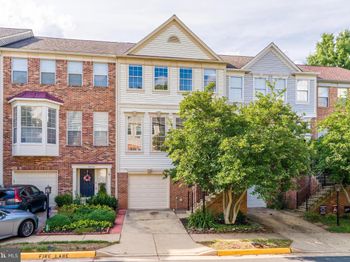 47720 Sandbank Square