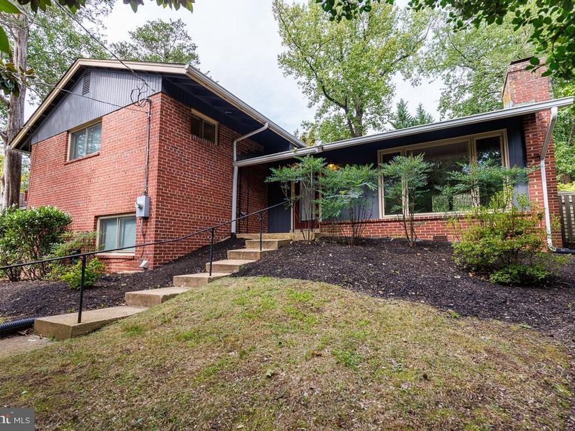 2665 Military Road, Arlington VA 22207