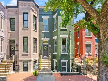 332 11TH Street SE