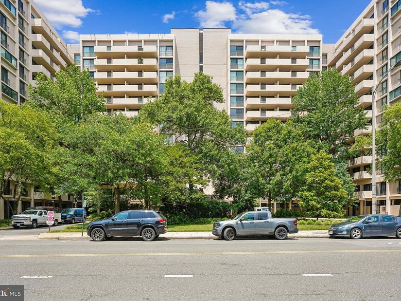 4141 N Henderson Road 904, Arlington VA 22203