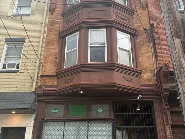 937 Spring Garden Street, Philadelphia PA 19123