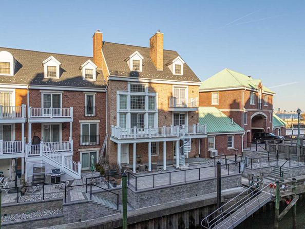 30 Half Moon Isle, Jersey City NJ 07305-5408