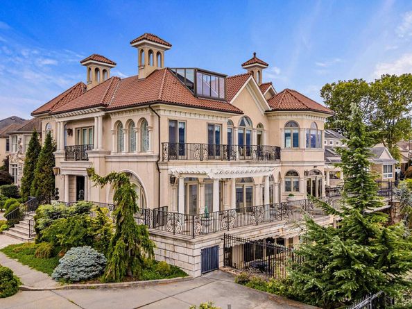 32 Benmore Terrace, Bayonne NJ 07002