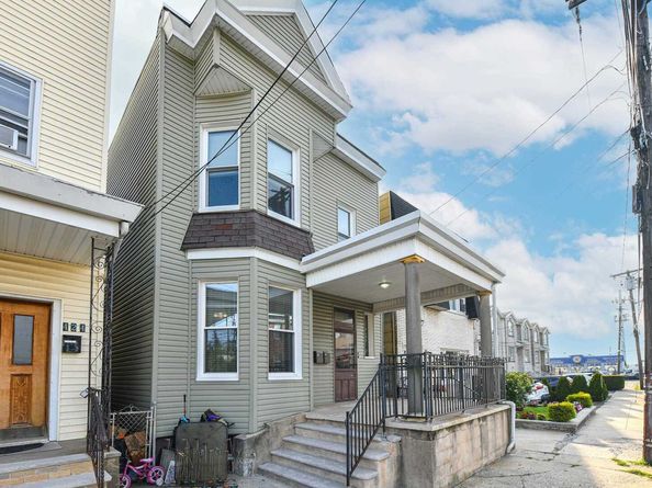 426 Hancock Pl, Fairview NJ 07022