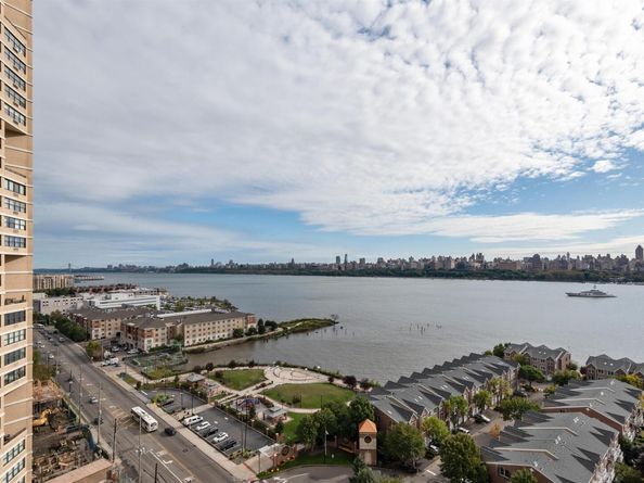 7004 Blvd East 19C, Guttenberg NJ 07093