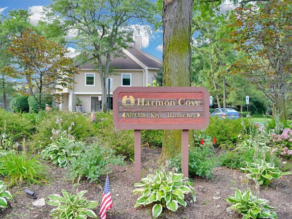 395 Whimbrel Lane 395, Secaucus NJ 07094