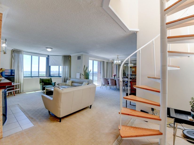 1528 Harmon Cove Tower 1528, Secaucus NJ 07094