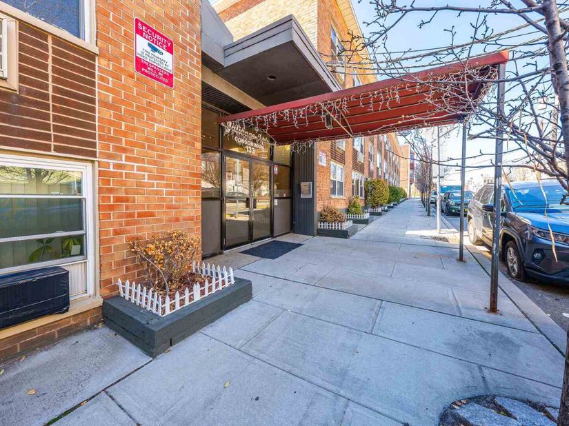 133 33rd St 3M, Union City NJ 07087
