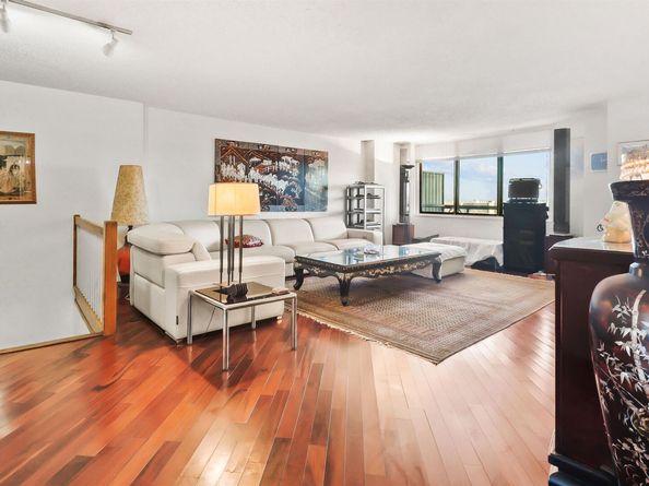 401 Harmon Cove Tower 401, Secaucus NJ 07094