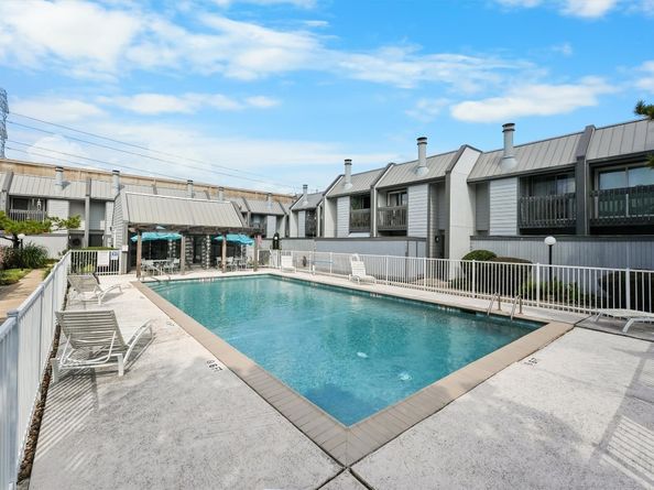 5050 Glenmont Drive F5, Houston TX 77081