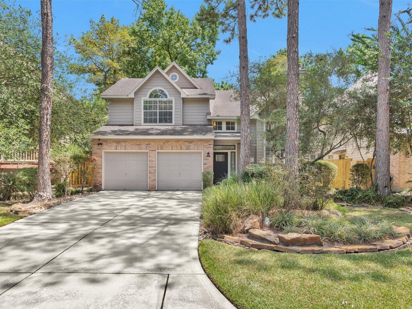 84 E Lakeridge Drive, The Woodlands TX 77381