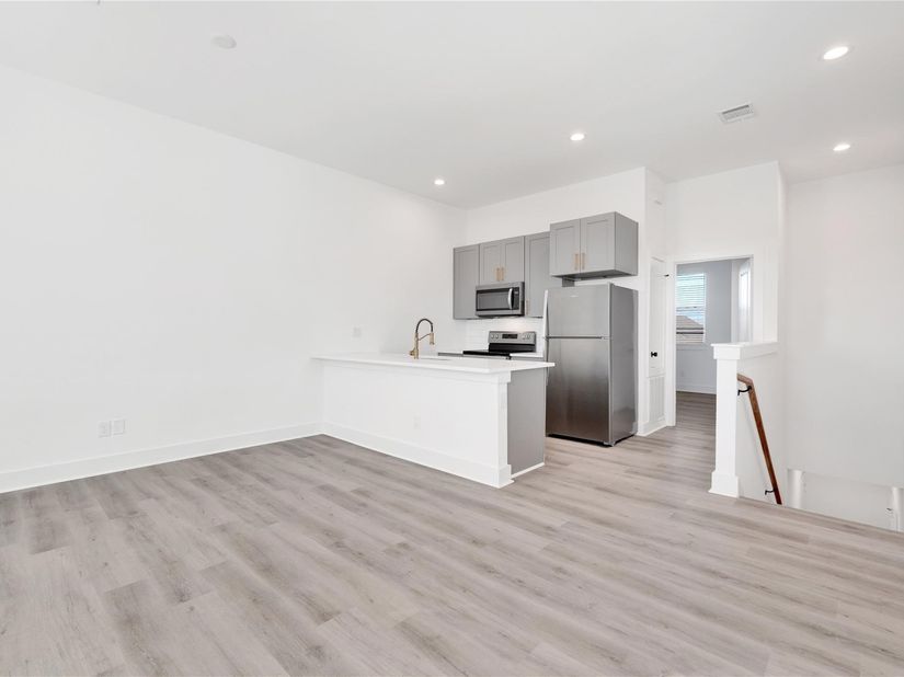423 Alvia Run Lane AB, Houston TX 77018