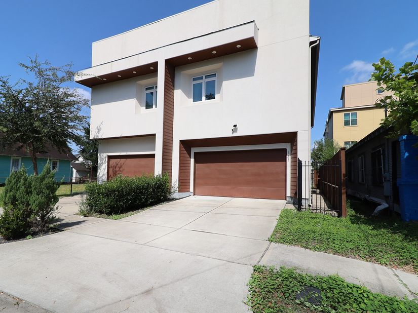 131 N Kendall Street, Houston TX 77003