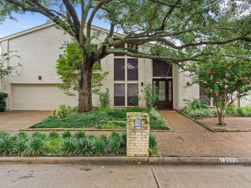 12039 E Circle Drive, Houston TX 77071