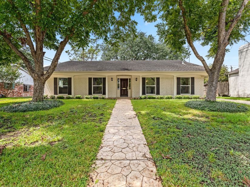 506 Briar Hill Drive, Houston TX 77042