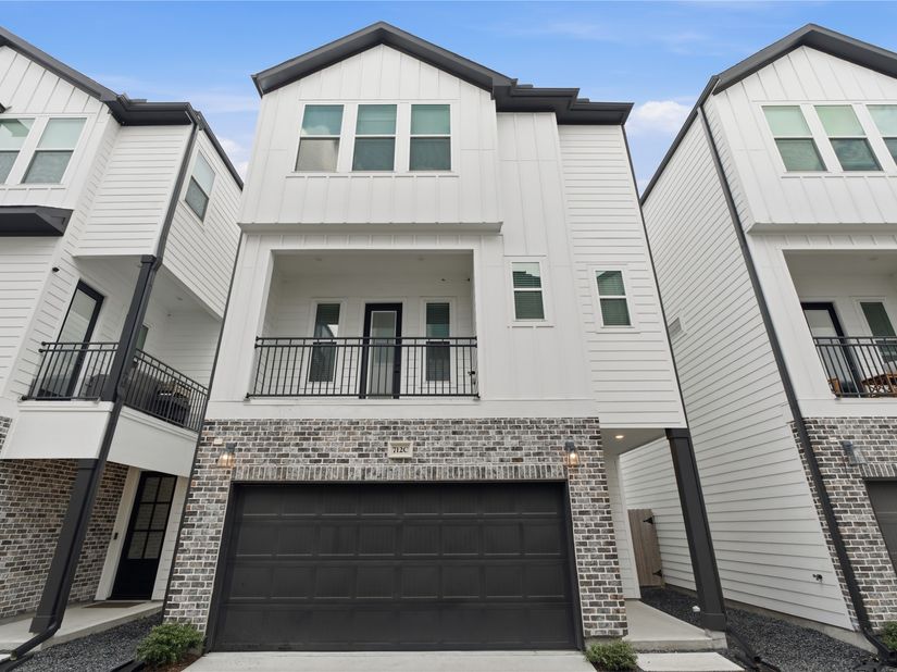 712 W Donovan Street C, Houston TX 77091