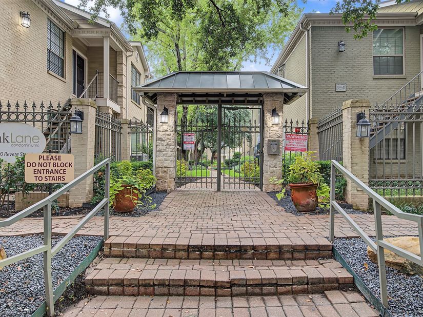 2700 Revere Street 137, Houston TX 77098