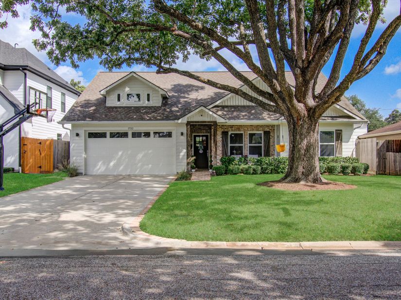 1722 Chippendale Road, Houston TX 77018