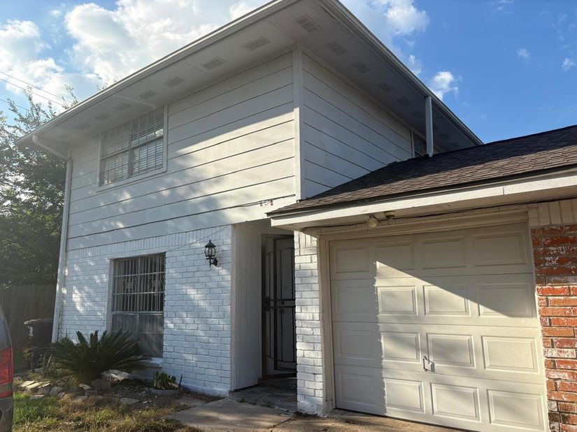 6326 S Briar Bayou Dr, Houston TX 77072