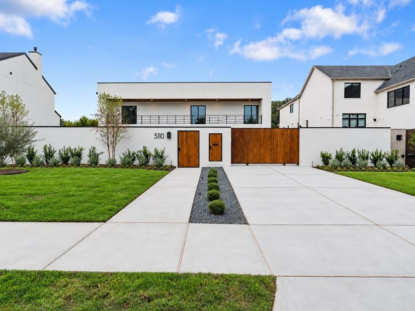 5110 Glenmeadow Drive, Houston TX 77096