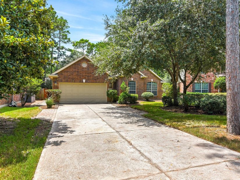 7 Caelin Court, The Woodlands TX 77382