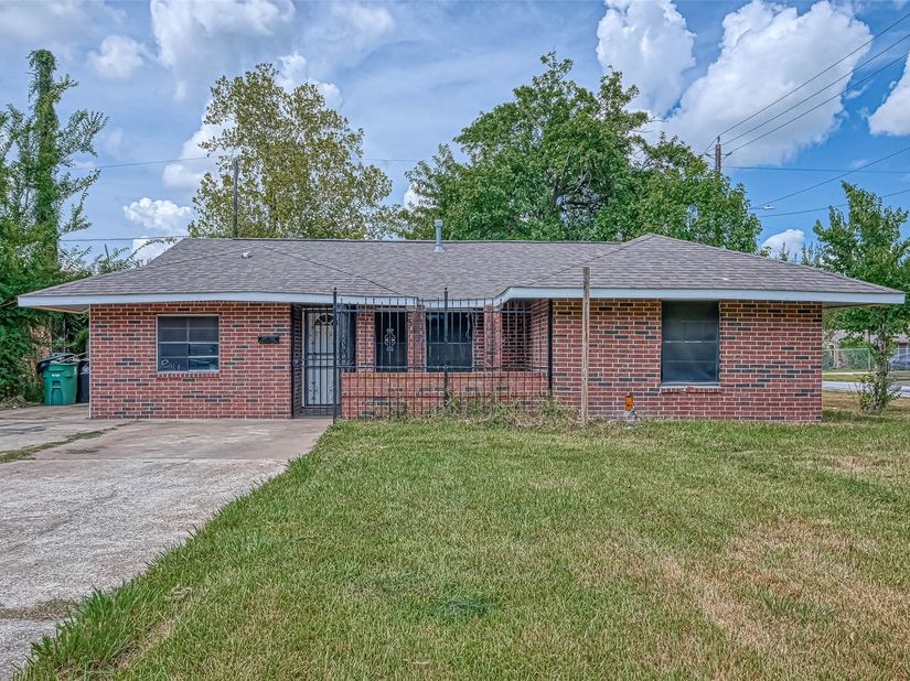 5431 Willow Glen Drive, Houston TX 77033