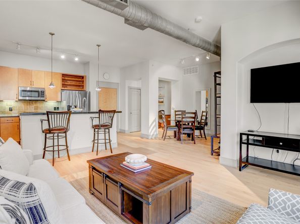 1901 Post Oak Boulevard 4303, Houston TX 77056