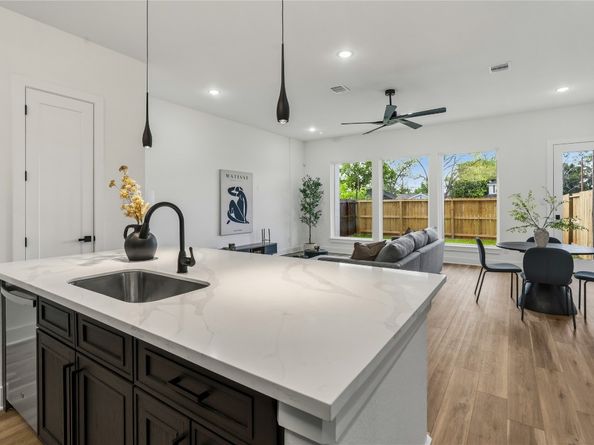 4661 Phlox Street, Houston TX 77051