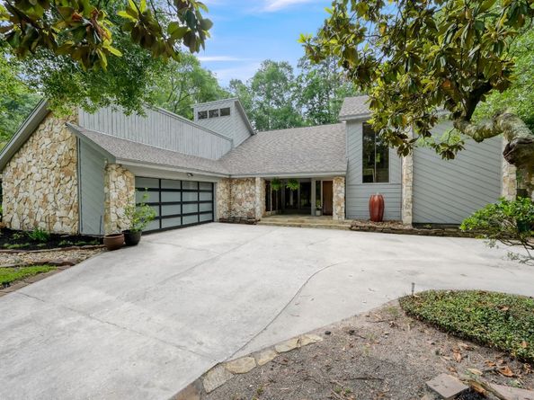 4 Coralvine Court, The Woodlands TX 77380