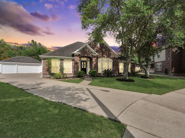 2802 Creek Bend Drive, Friendswood TX 77546