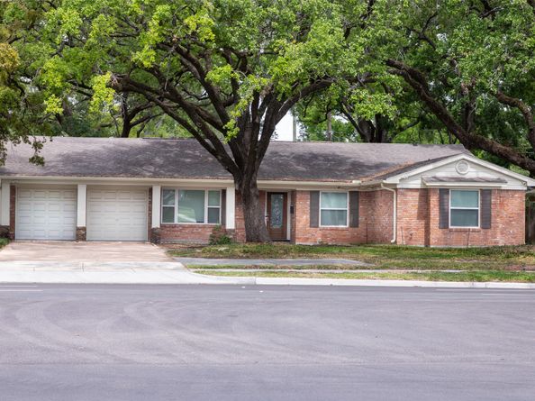7722 Richmond Avenue, Houston TX 77063