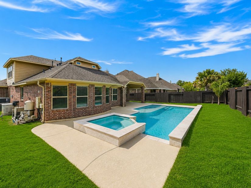 16718 Lake Limestone Lane, Houston TX 77044