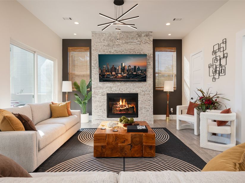 913 Thompson Street, Houston TX 77007