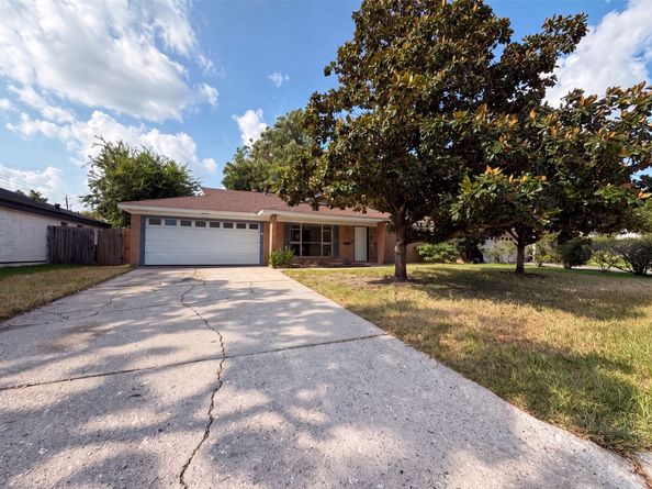 9538 Skyline Drive, Houston TX 77063