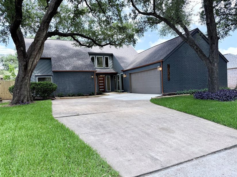 1315 Warwickshire Drive, Houston TX 77077