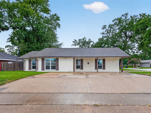 1341 Conrad Sauer Drive, Houston TX 77043