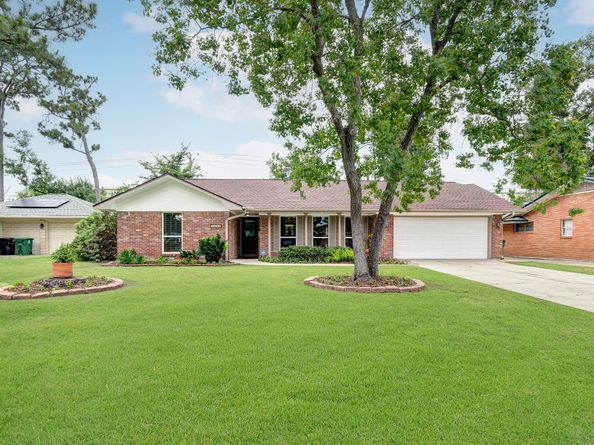 1111 Clovis Road, Houston TX 77008